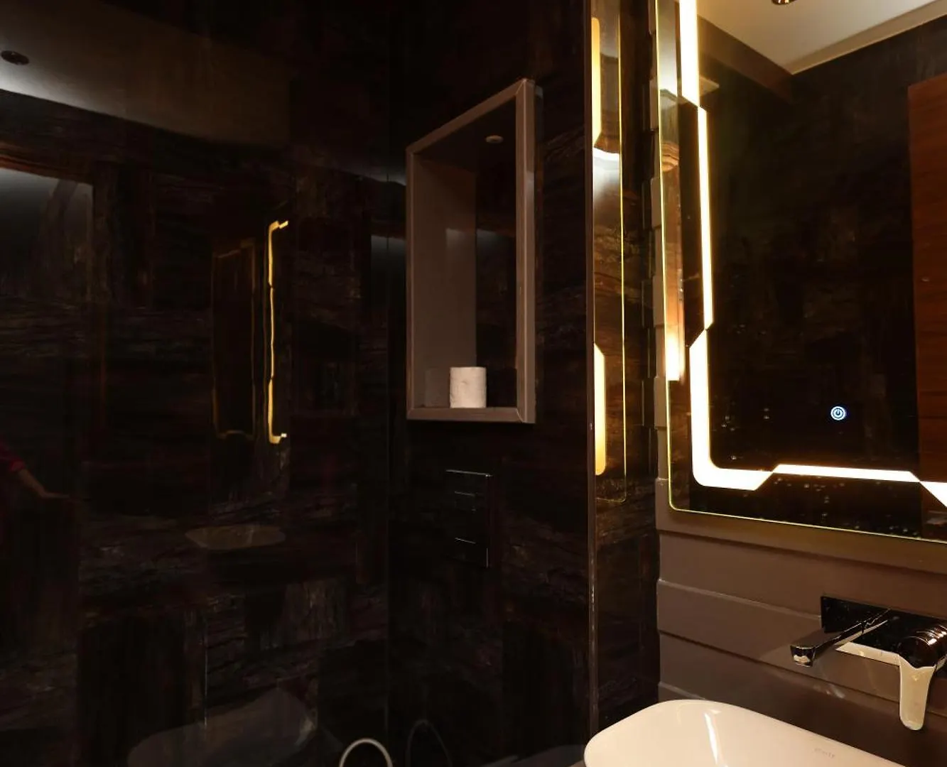 The Midnight Studio - Your Galleria Getaway Gurgaon