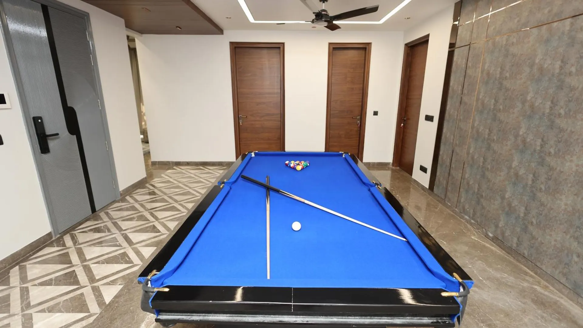 The Midnight Studio - Your Galleria Getaway Gurgaon